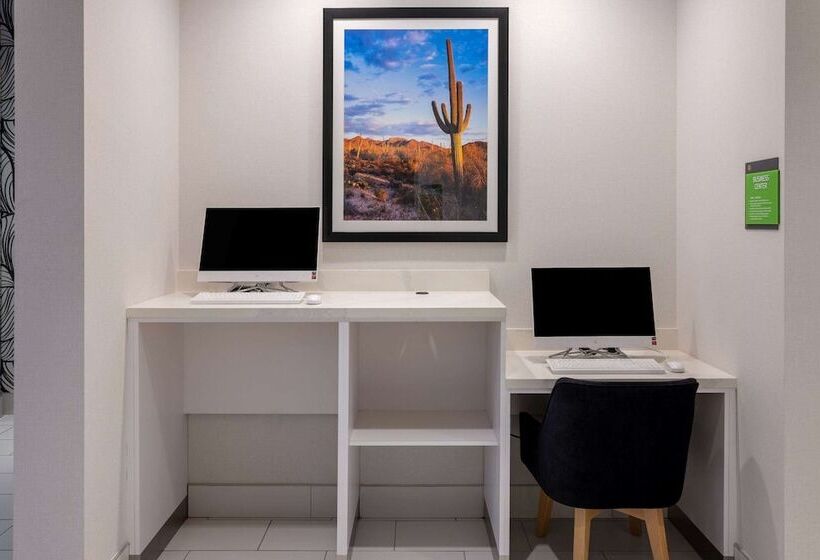 Отель La Quinta Inn & Suites By Wyndham Maricopa  Copper Sky