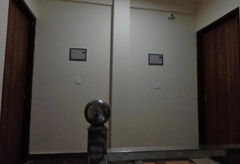 Отель Rukmani Inn