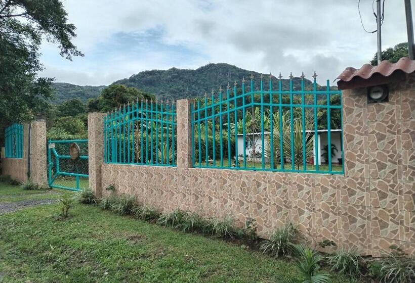 ユースホステル Casa Hostal Bouvá