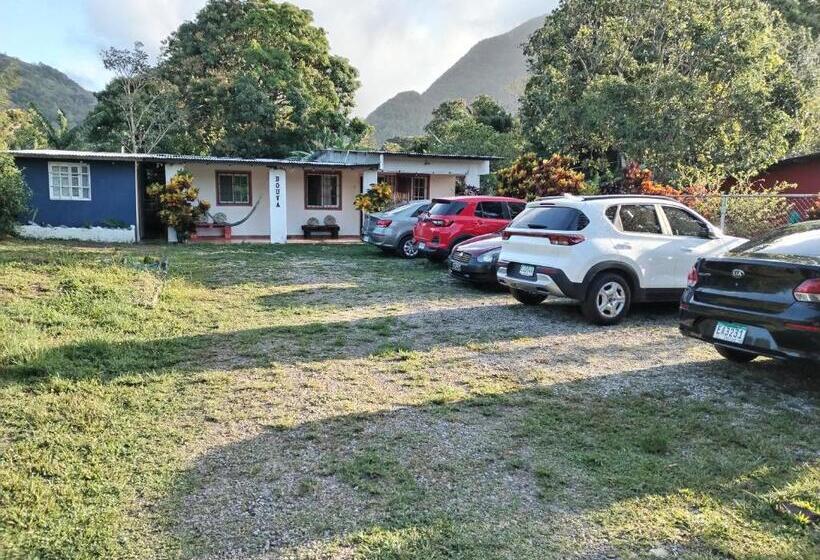 ユースホステル Casa Hostal Bouvá