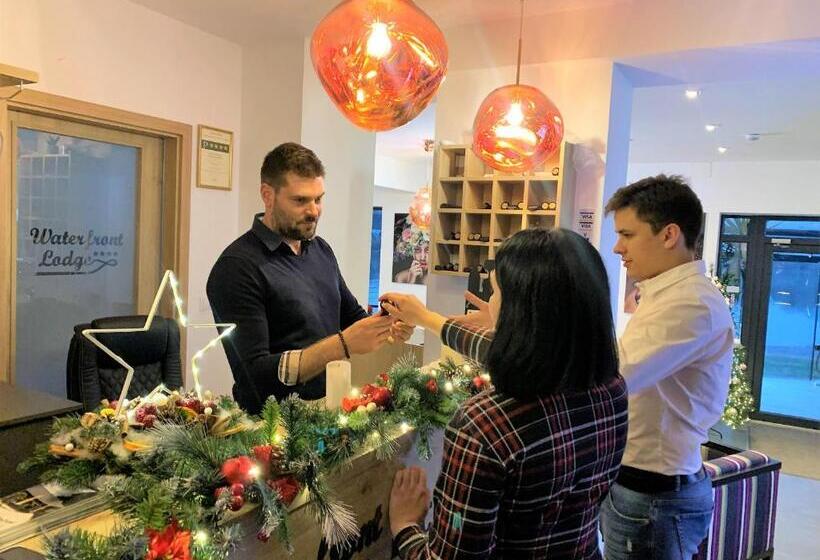 צימר Waterfront Lodge