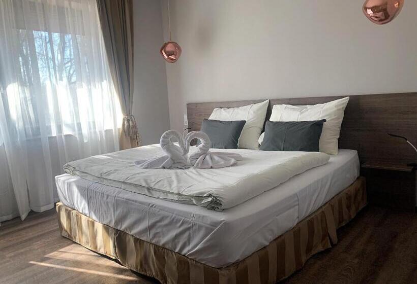 مبيت وإفطار Waterfront Lodge