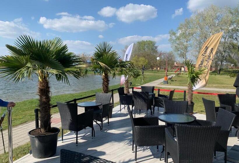 مبيت وإفطار Waterfront Lodge