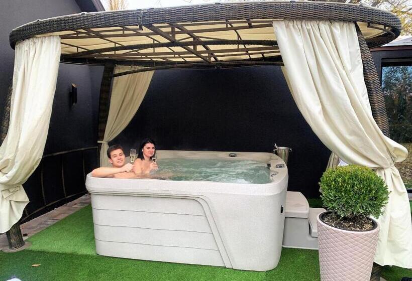 צימר Waterfront Lodge