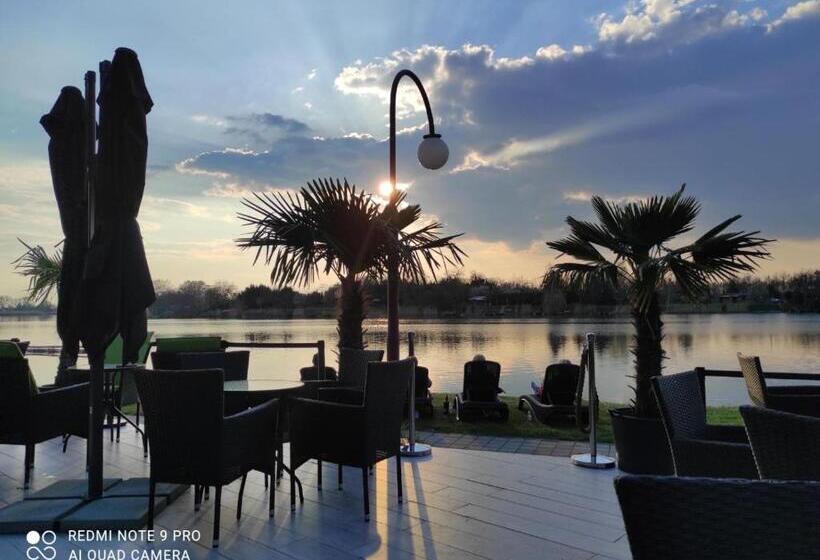 צימר Waterfront Lodge