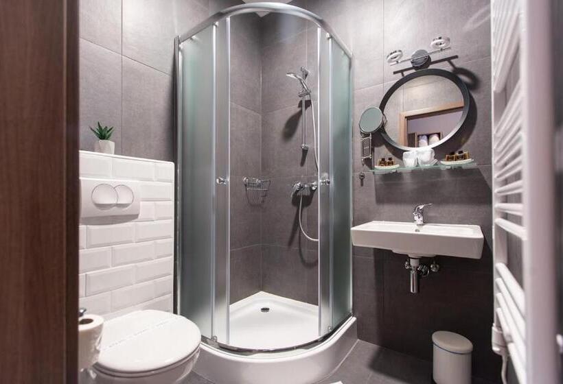 ベッドアンドブレックファースト Waterfront Lodge