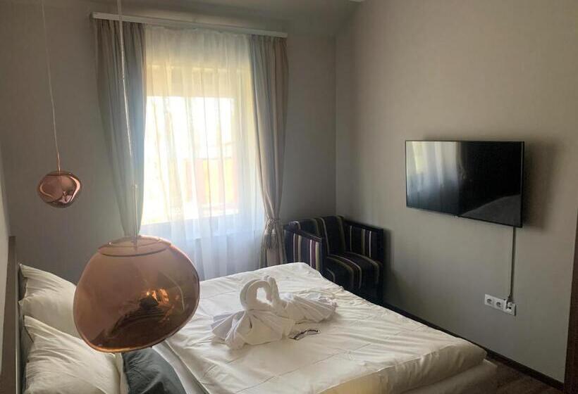 ベッドアンドブレックファースト Waterfront Lodge