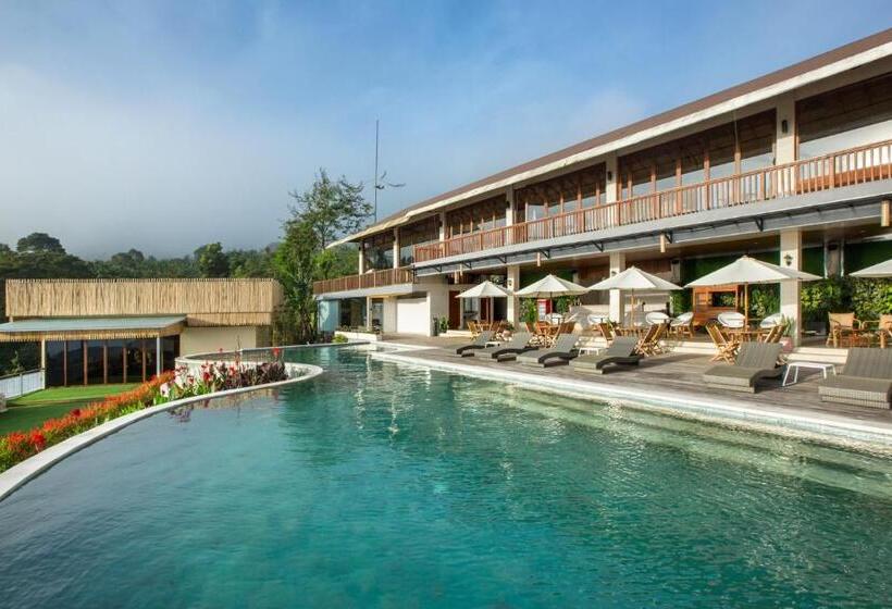 Giriwood Hotel & Villa