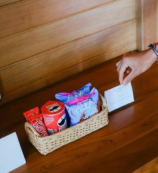 Giriwood Hotel & Villa