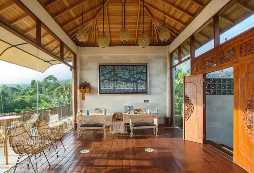 Giriwood Hotel & Villa