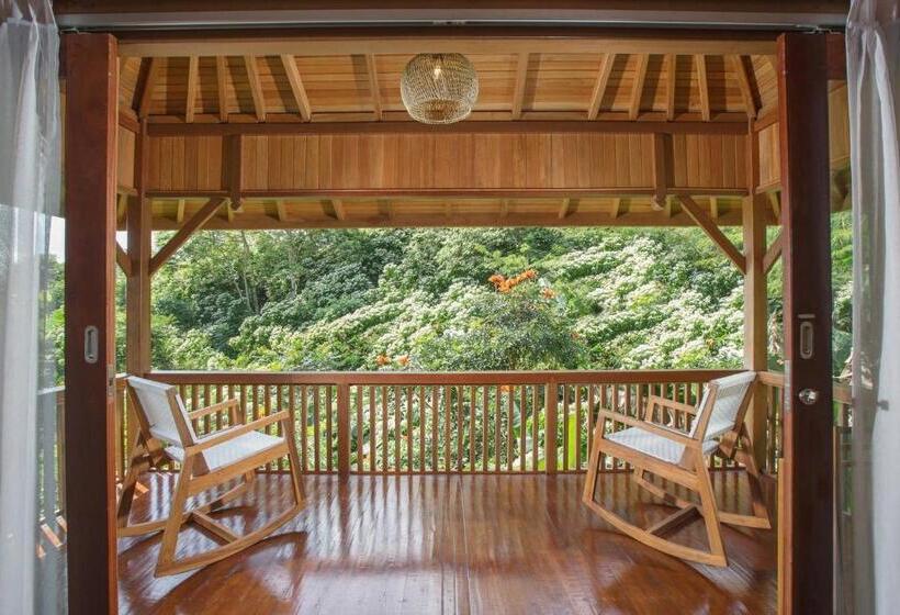 Giriwood Hotel & Villa