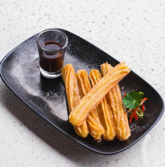 Giriwood Hotel & Villa