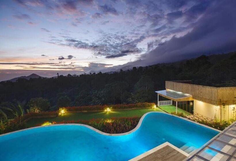 Giriwood Hotel & Villa