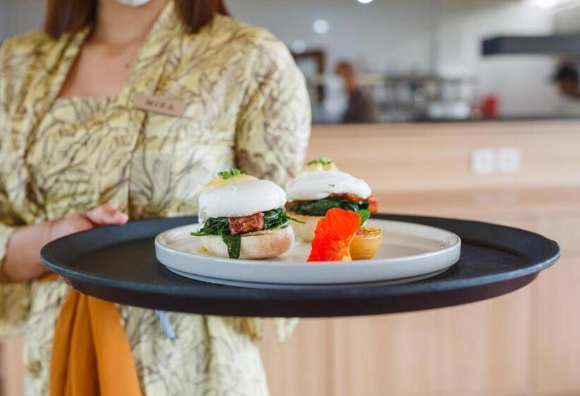 Giriwood Hotel & Villa