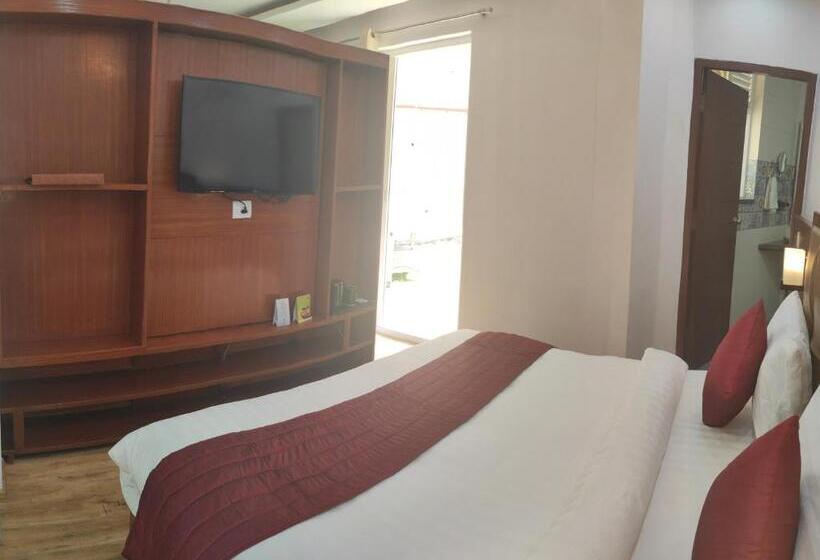 Himalayan Splendour Resort