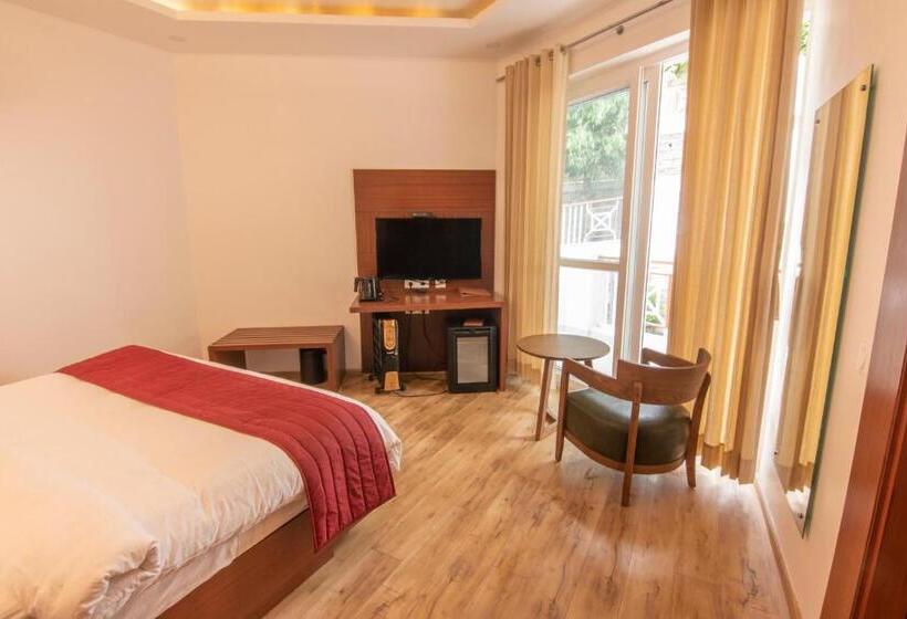 Himalayan Splendour Resort