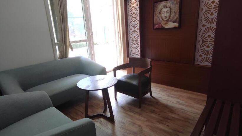 Himalayan Splendour Resort