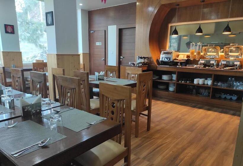 Himalayan Splendour Resort