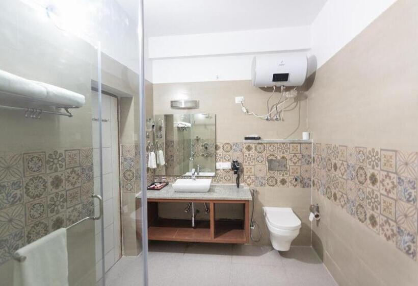 Himalayan Splendour Resort