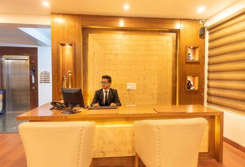 Himalayan Splendour Resort