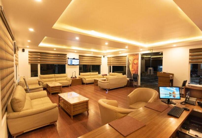 Himalayan Splendour Resort