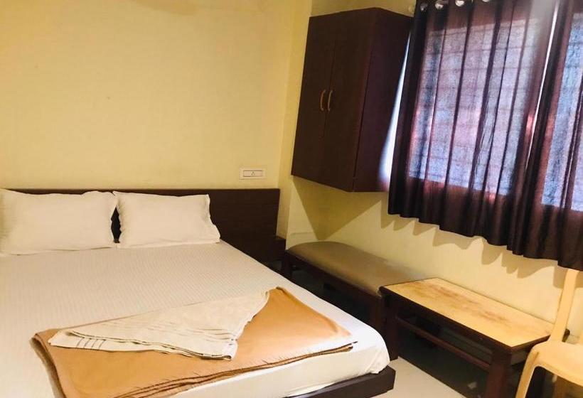 בית מלון כפרי Staymaker Bright Palace Residency