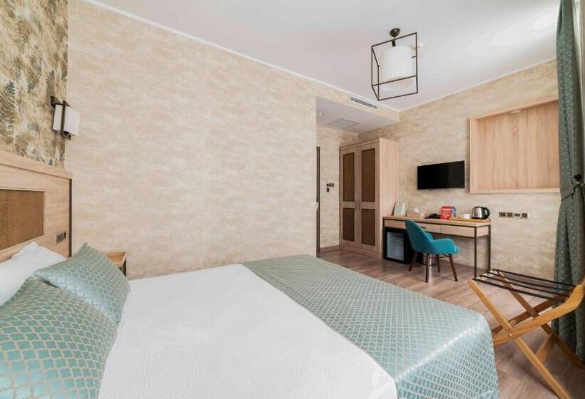 هتل Castle Franco Suites