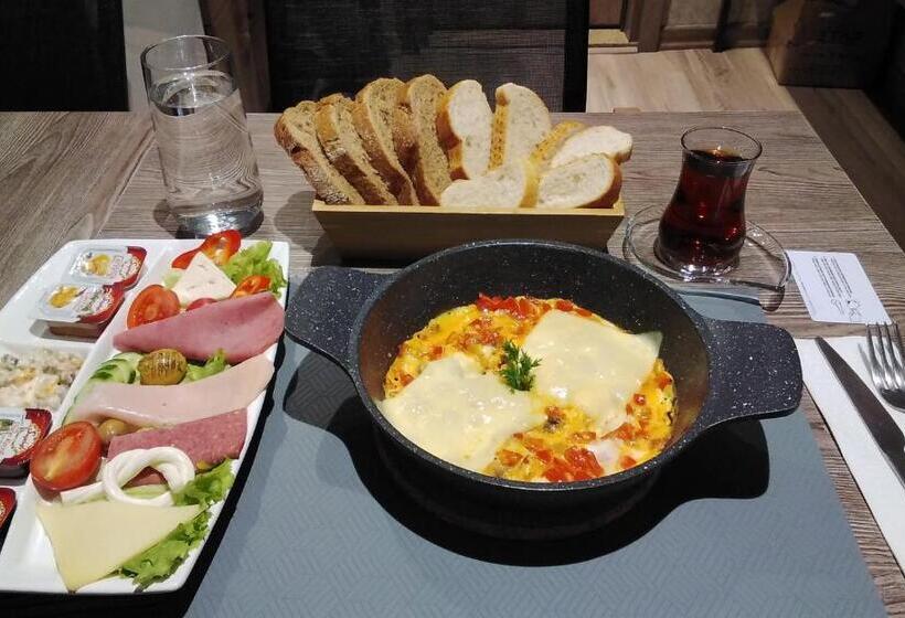 هتل Castle Franco Suites