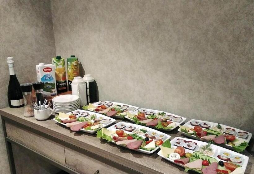 هتل Castle Franco Suites