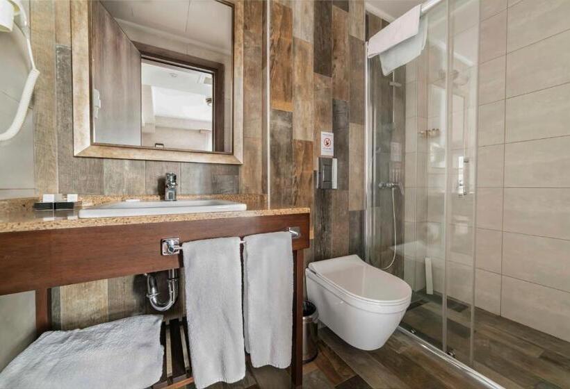 هتل Castle Franco Suites