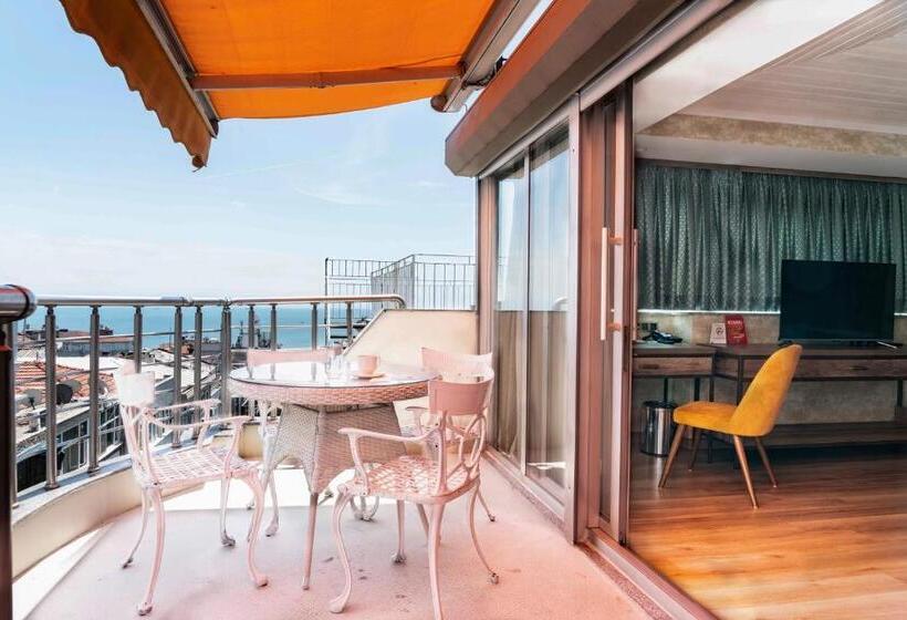 هتل Castle Franco Suites