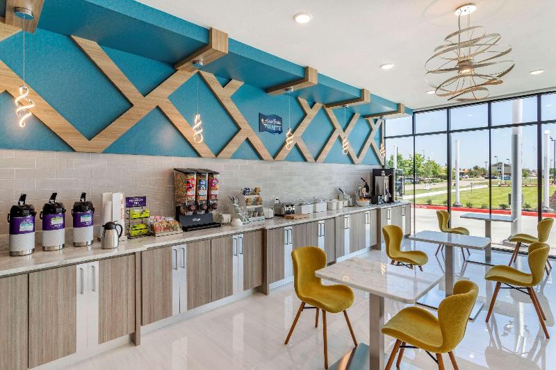 בית מלון כפרי Clarion Pointe Port Arthur Beaumont South