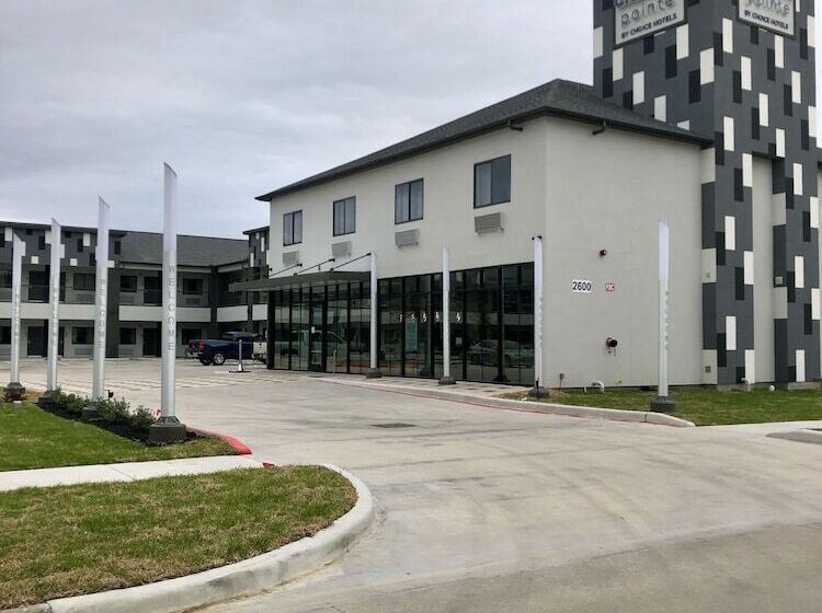 בית מלון כפרי Clarion Pointe Port Arthur Beaumont South