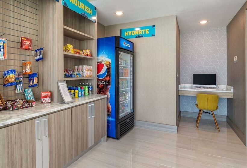 בית מלון כפרי Clarion Pointe Port Arthur Beaumont South