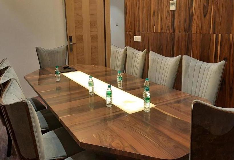 ホテル Dewdrop Amritsar