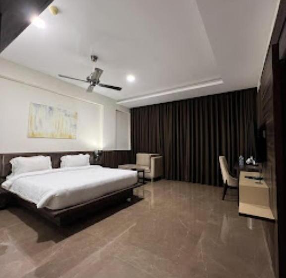 בית מלון כפרי High Rise Regency, Burhanpur