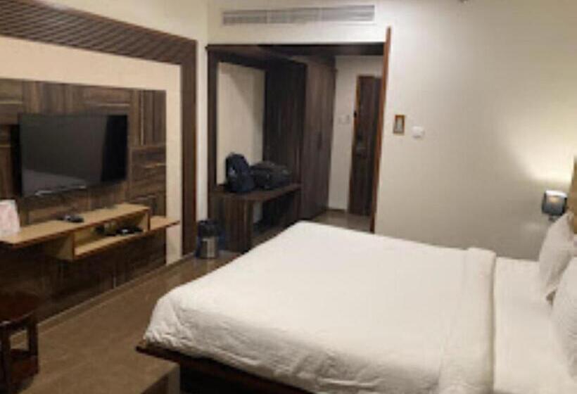 בית מלון כפרי High Rise Regency, Burhanpur