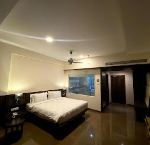 בית מלון כפרי High Rise Regency, Burhanpur