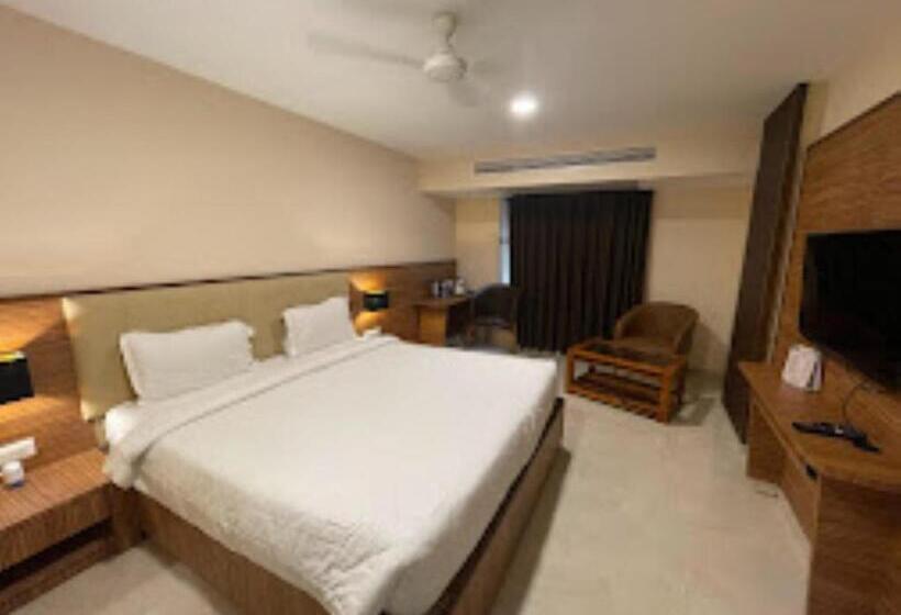 בית מלון כפרי High Rise Regency, Burhanpur