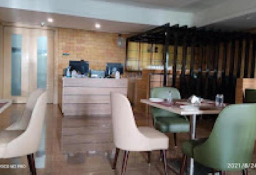 בית מלון כפרי High Rise Regency, Burhanpur