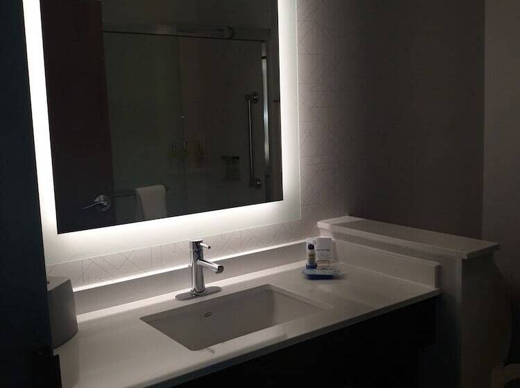 فندق Holiday Inn Express & Suites Jackson, An Ihg