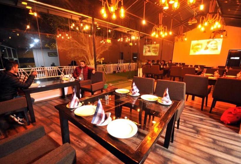 ホテル Fabescape Celebs Resort - Fully Vaccinated Staff