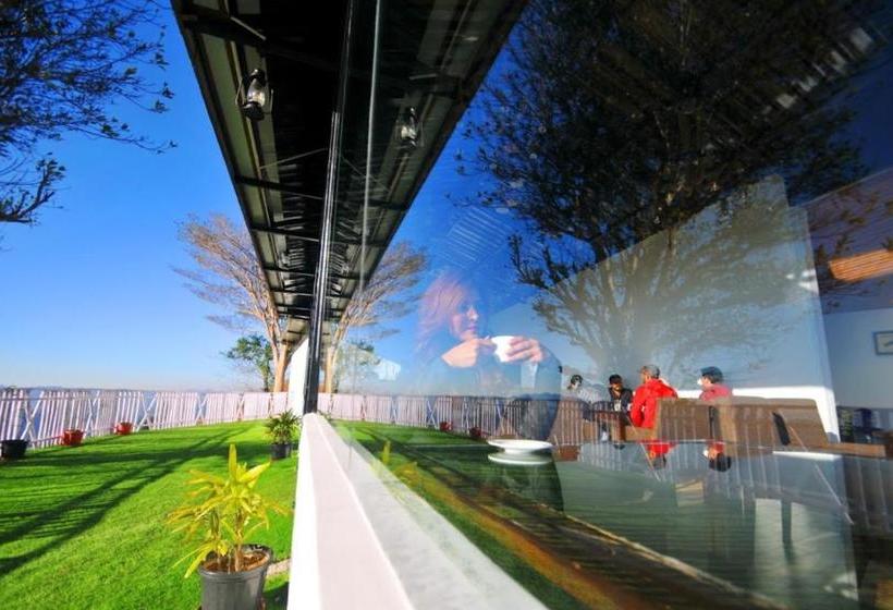 ホテル Fabescape Celebs Resort - Fully Vaccinated Staff