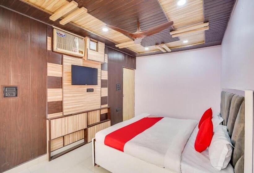 Hotel Oyo 77834 Hazel Residency