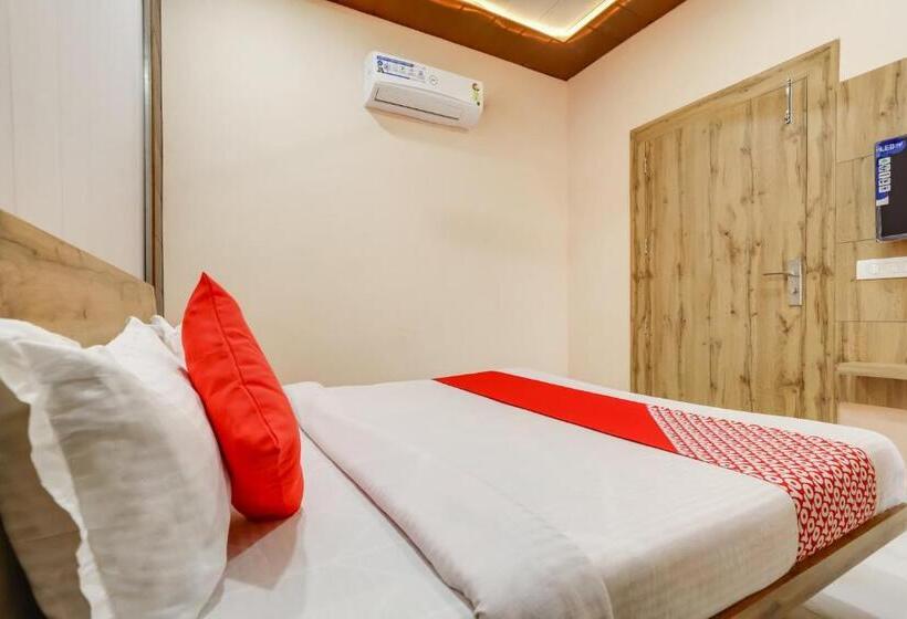 호텔 Oyo 77970  Sangam