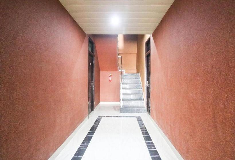 호텔 Oyo 78080 Dc Guest House