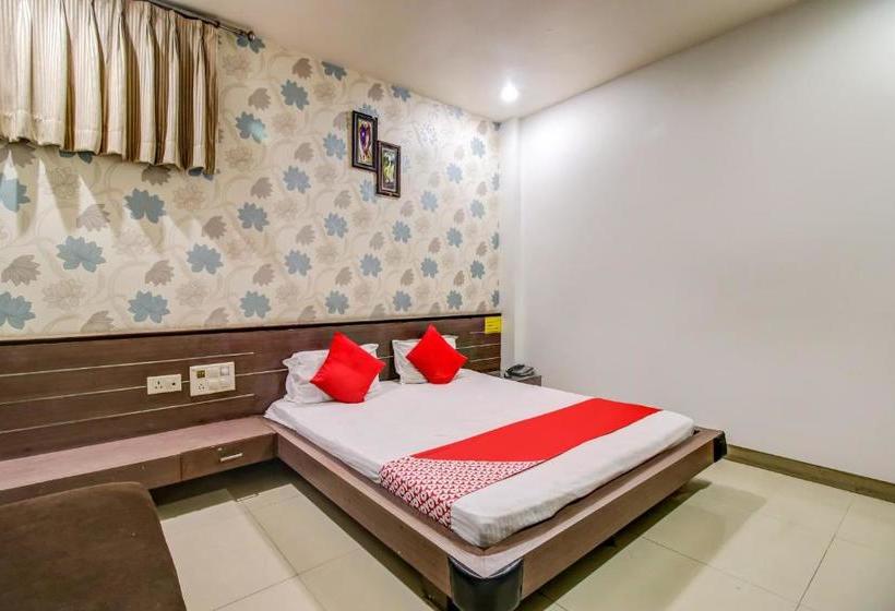 ホテル Oyo 78174 Neelkanth