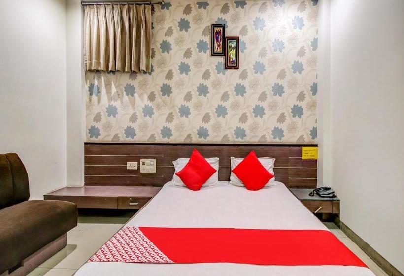 ホテル Oyo 78174 Neelkanth