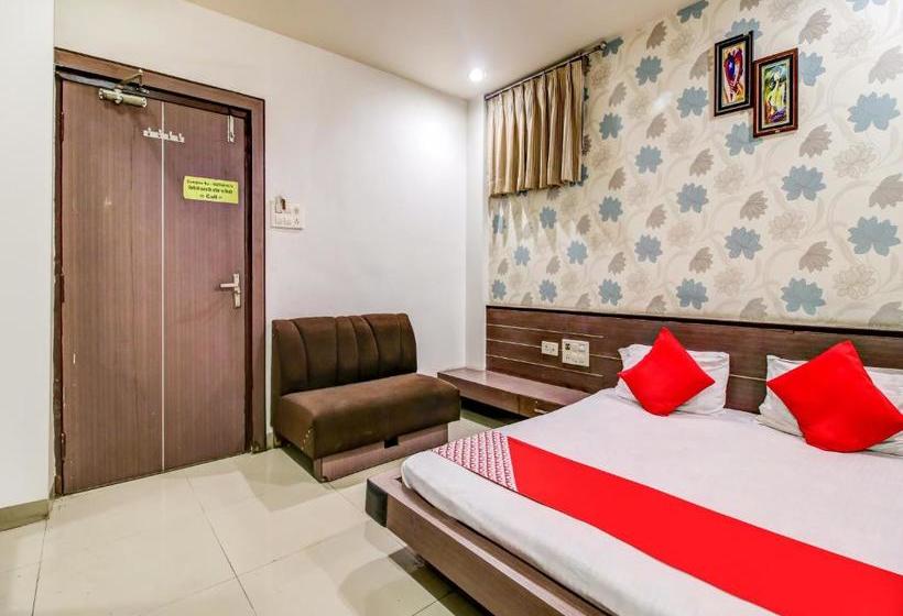 ホテル Oyo 78174 Neelkanth