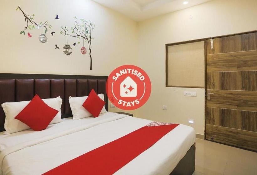 בית מלון כפרי Oyo 78247 Crown Inn